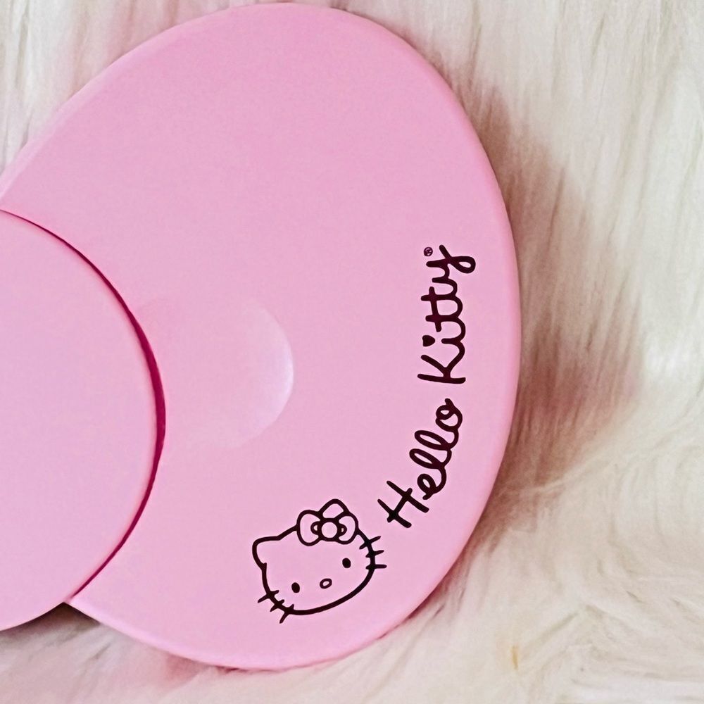 Hello Kitty Mini Bow LED Compact Mirror - Picture 8 of 11